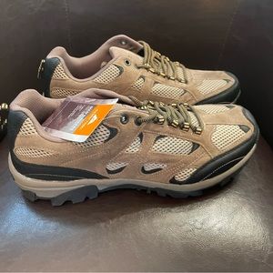 Ozark Trail Mens low hiking shoe, size 11. NWT.
